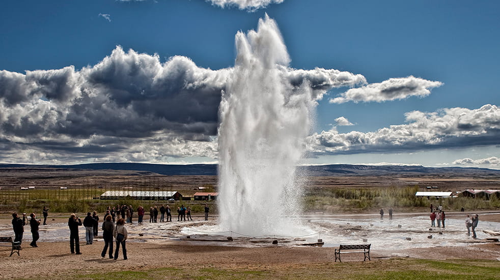 What to see Iceland: Strokkur summer